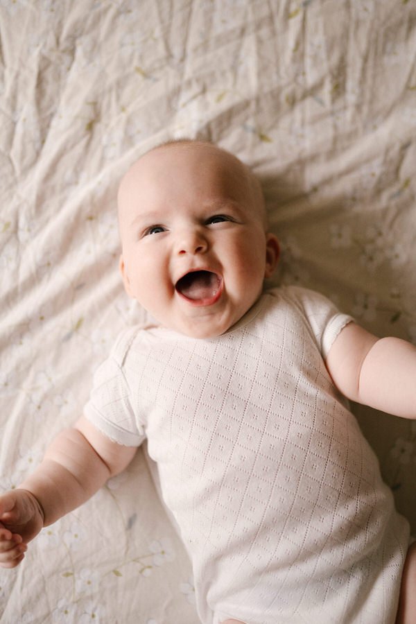 Portrait de bébé à domicile fontainebleau et alentours