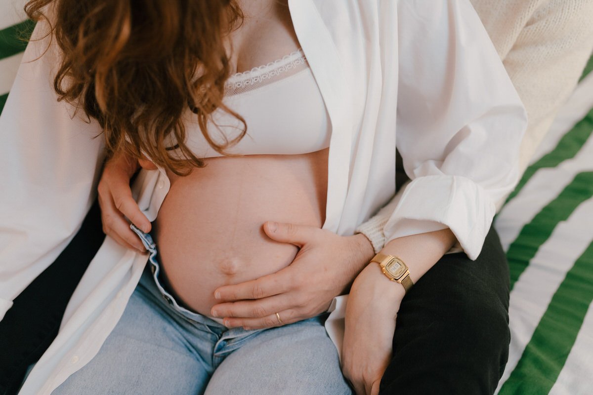Portrait de femme enceinte, photographe grossesse Fontainebleau