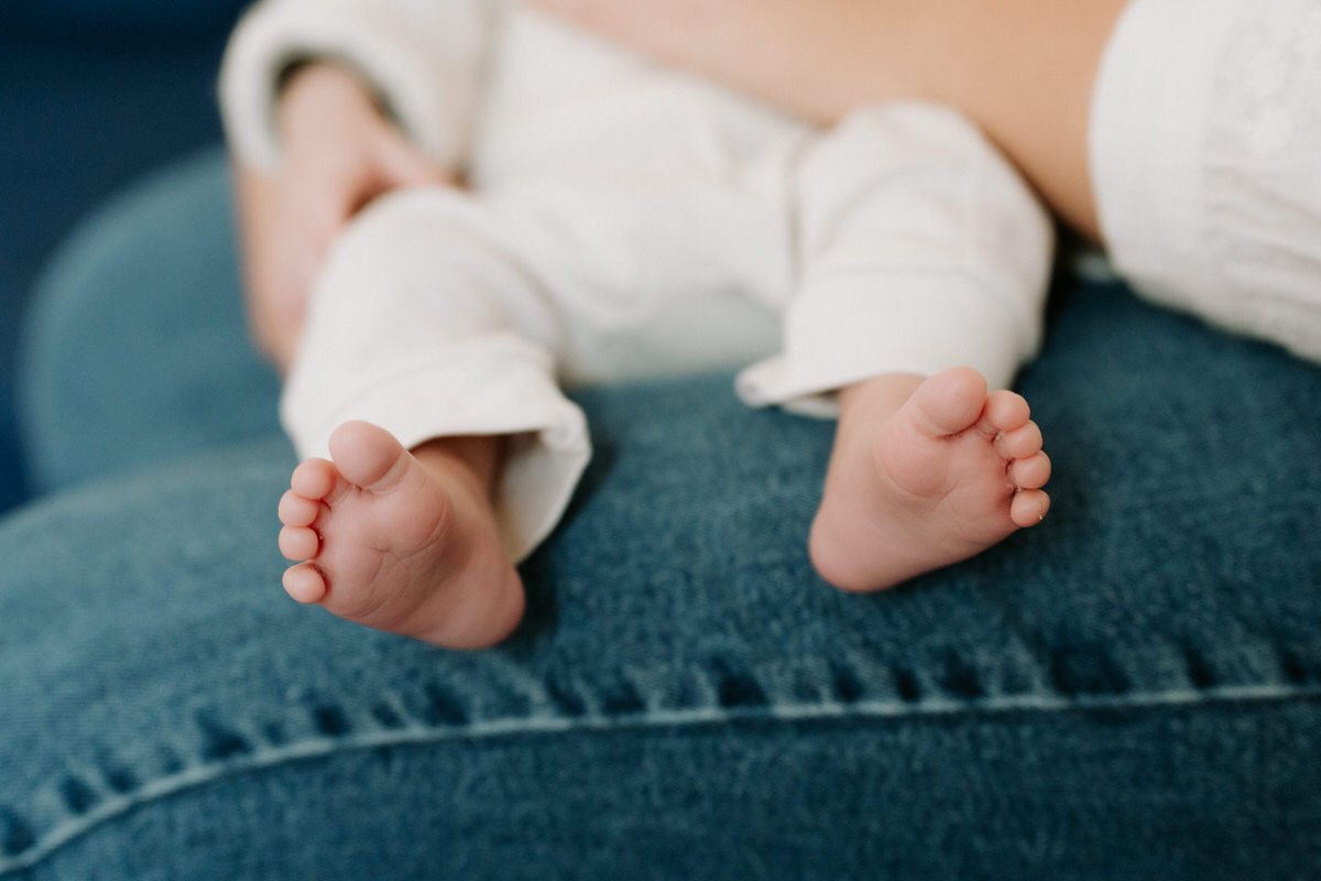 photographe naissance fontainebleau photo détails petits pieds